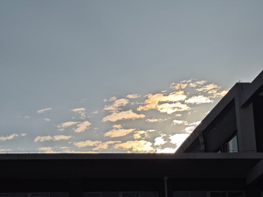 教学楼背后的光